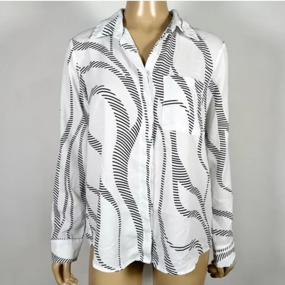 Lulu’s Women’s Size large Button Down Front Shirt Black And White Print